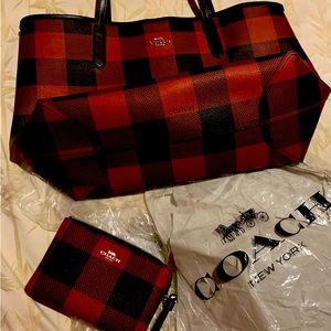 Coach Buffalo Plaid City Tote And Corner zip wallet combo!!